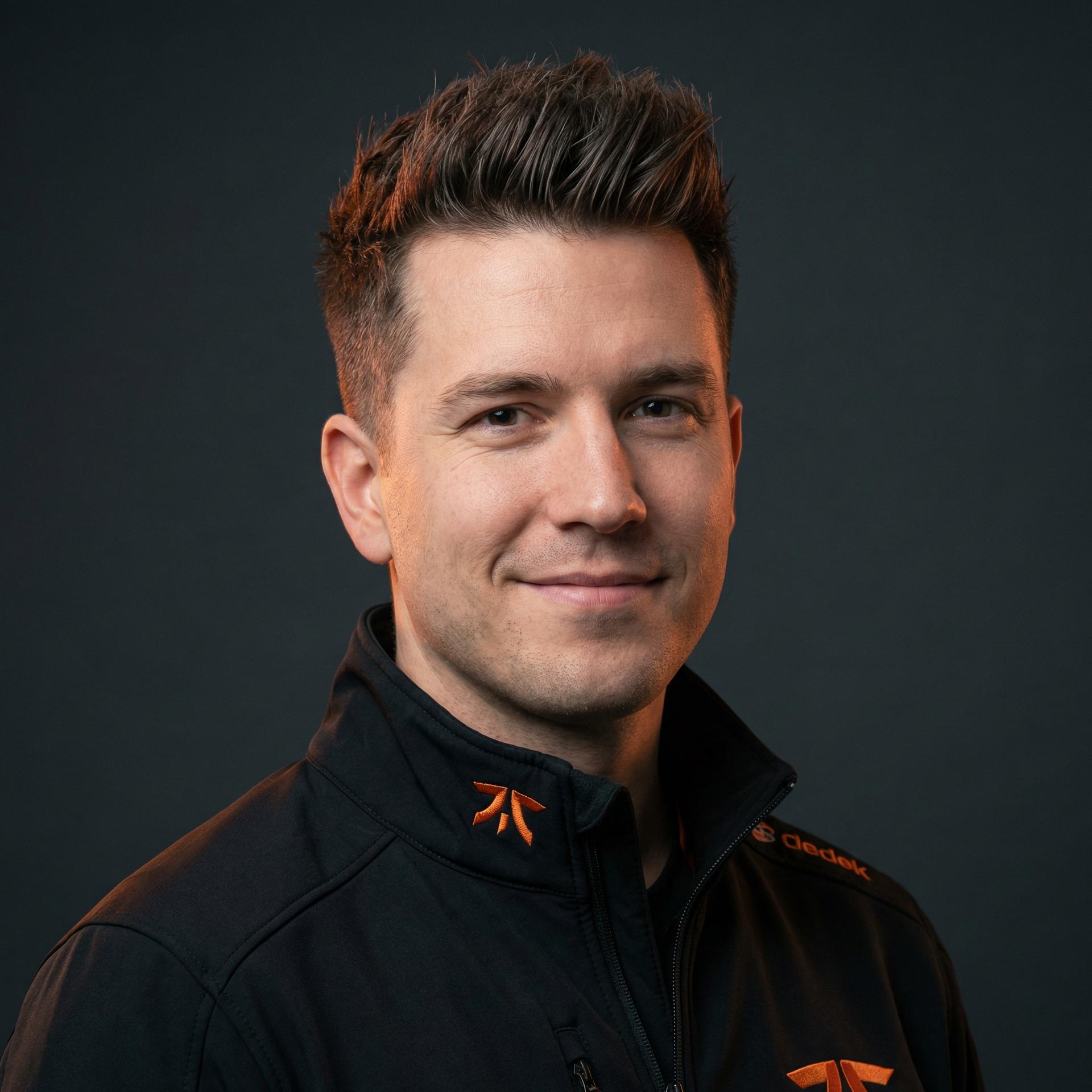 熟女人妻游戏解说导演陈锐